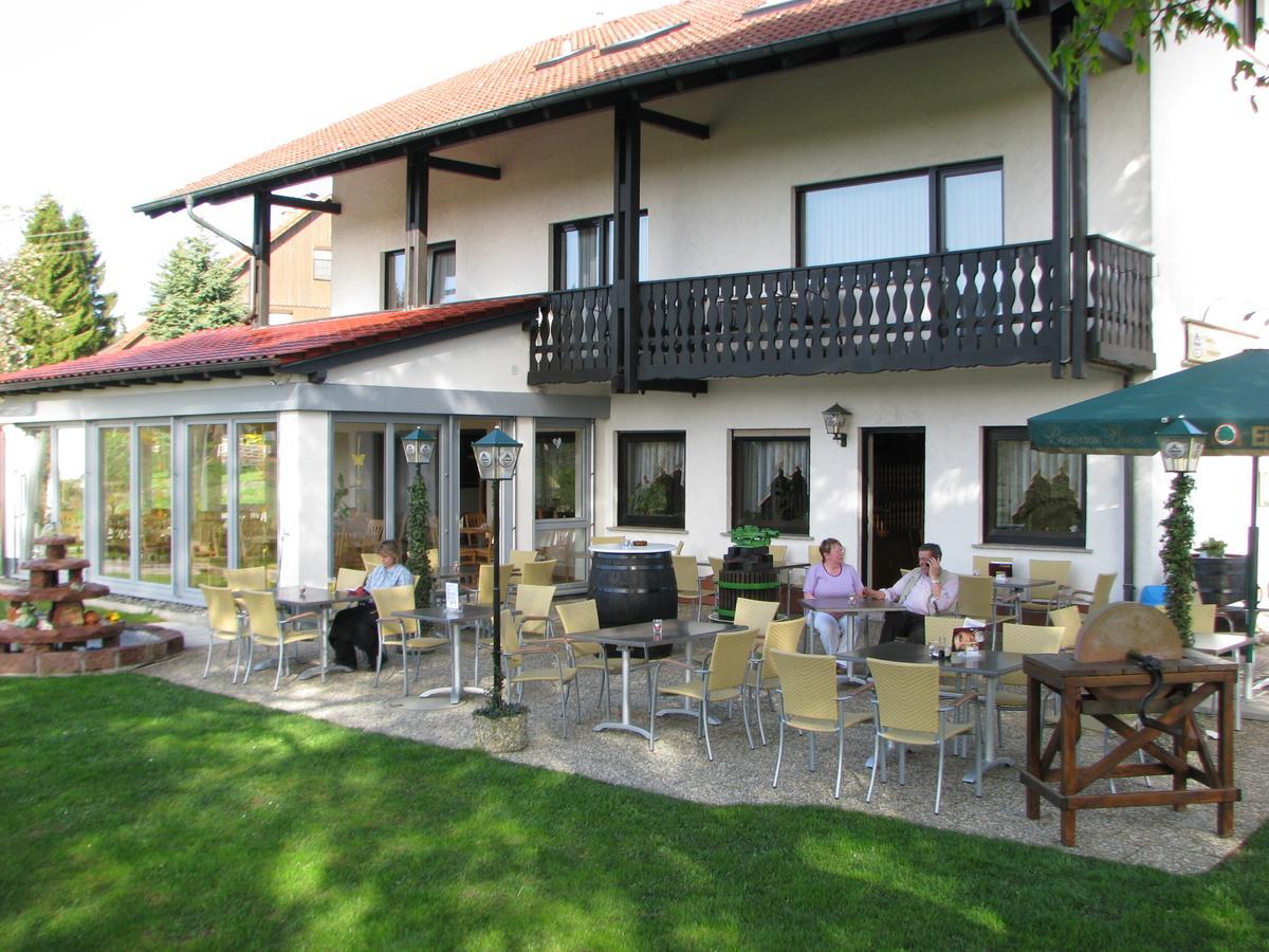 Gasthaus Und Ferienwohnungen Zum Engel Waldbrunn  Exterior photo