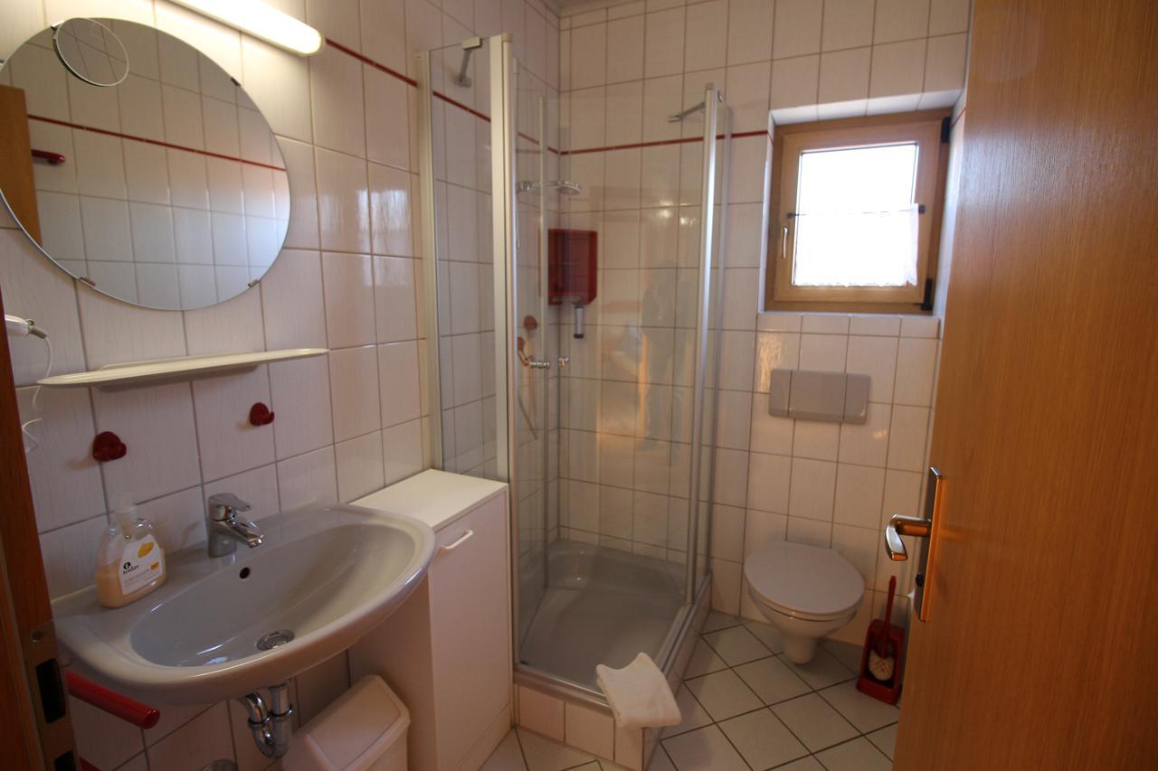 Gasthaus Und Ferienwohnungen Zum Engel Waldbrunn  Room photo